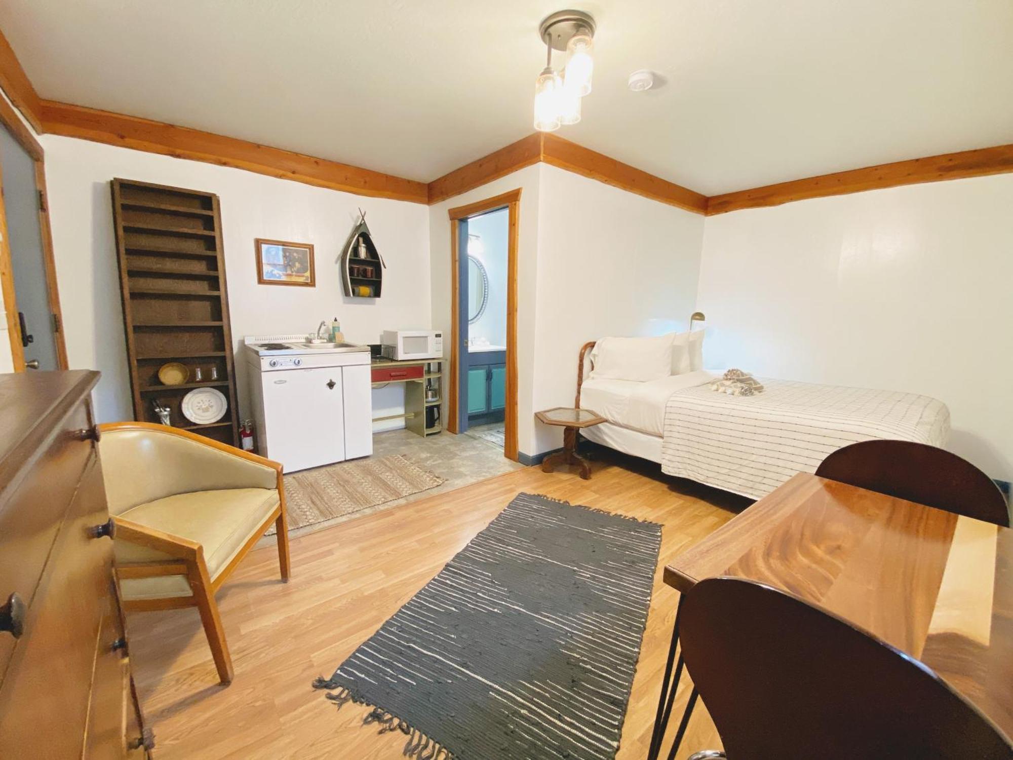 Flathead Lake Resort Woods Bay エクステリア 写真