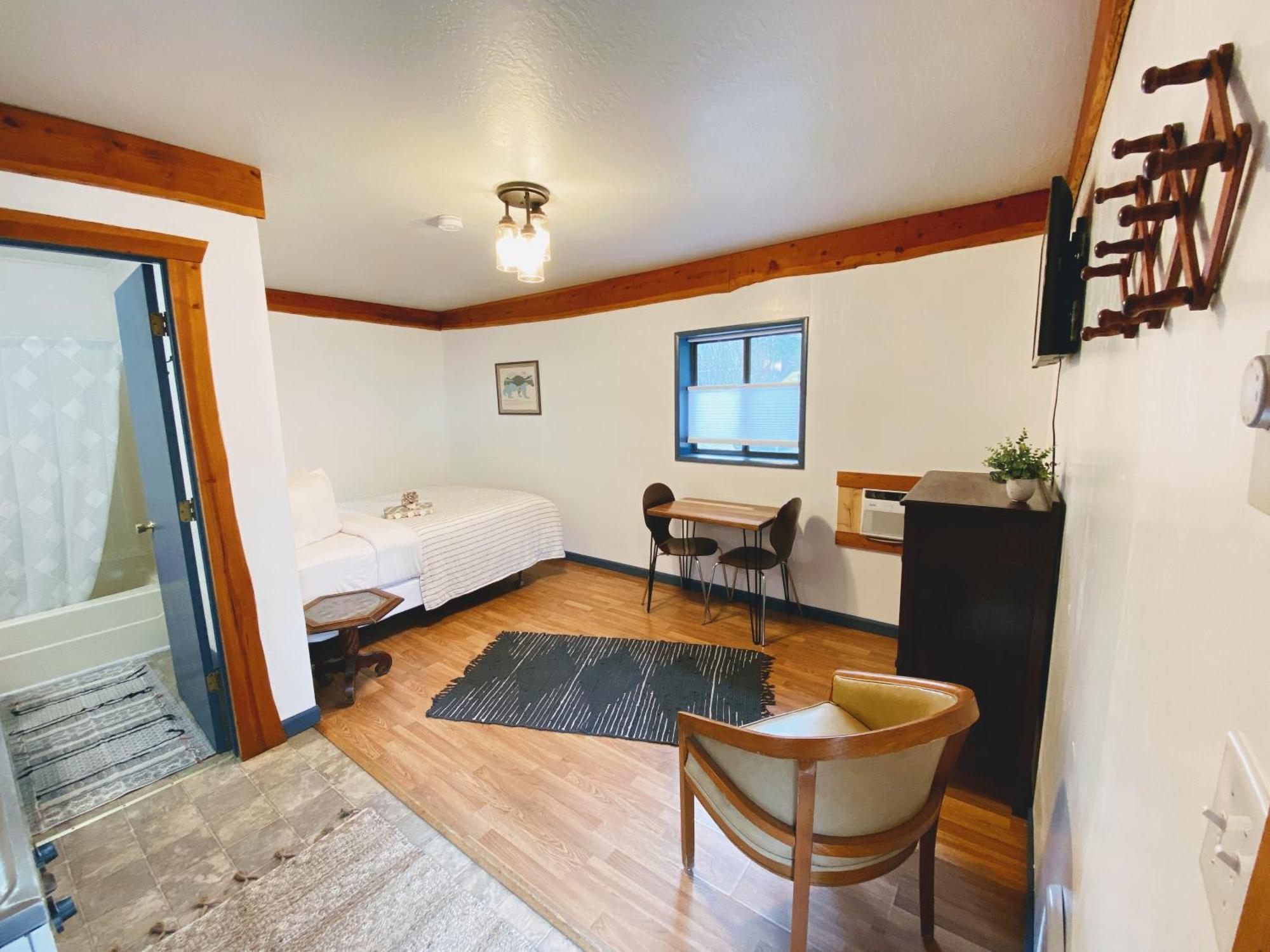Flathead Lake Resort Woods Bay エクステリア 写真