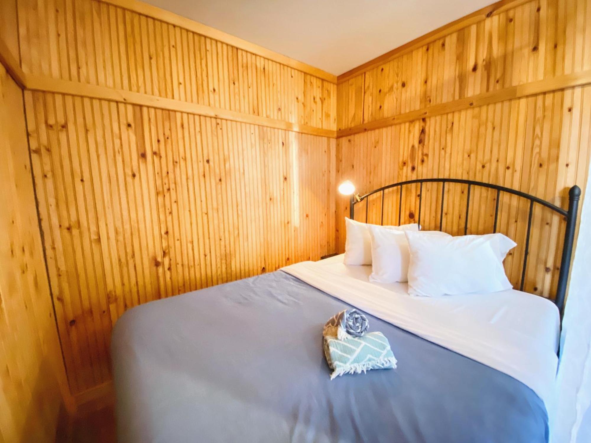 Flathead Lake Resort Woods Bay エクステリア 写真
