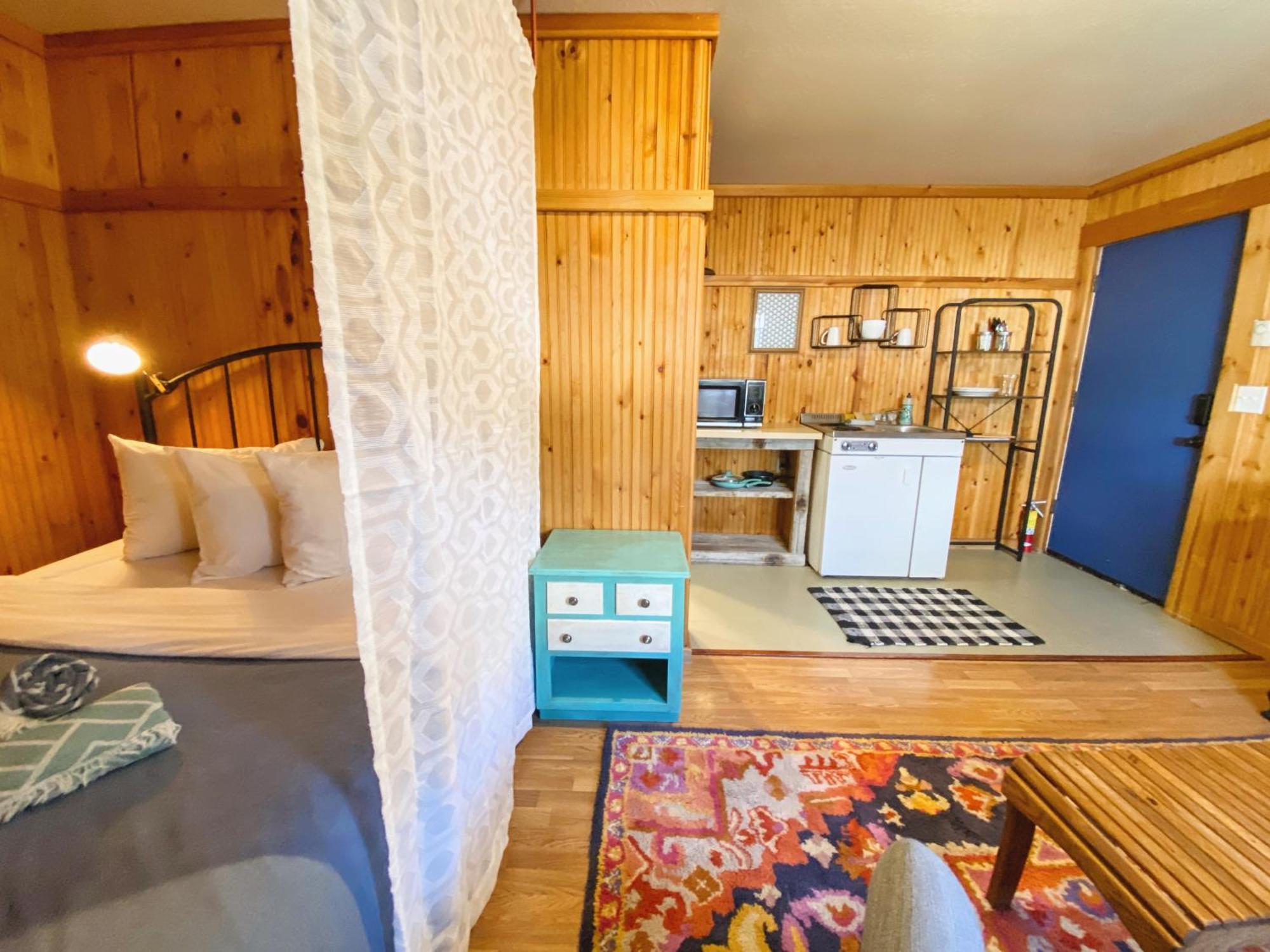 Flathead Lake Resort Woods Bay エクステリア 写真