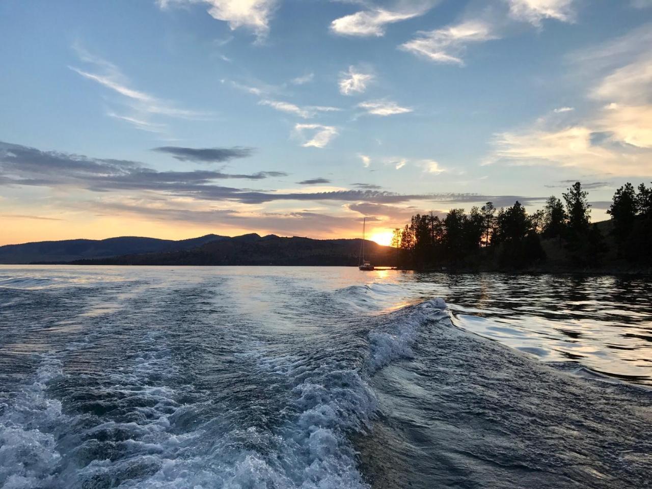 Flathead Lake Resort Woods Bay エクステリア 写真